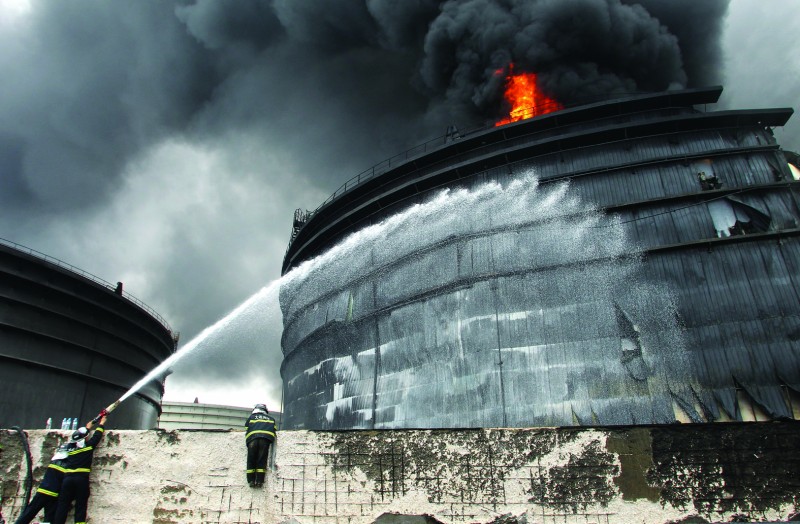 大連輸油管線爆炸事故 明火撲滅與海洋生態(tài)危機